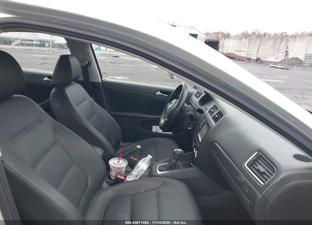 2011 VOLKSWAGEN JETTA 2.5L SE VIN: 3VWDZ7AJ9BM387491