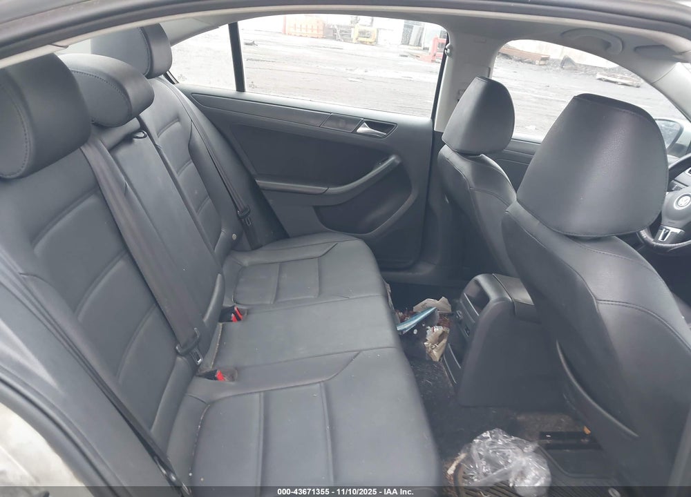 2011 VOLKSWAGEN JETTA 2.5L SE VIN: 3VWDZ7AJ9BM387491