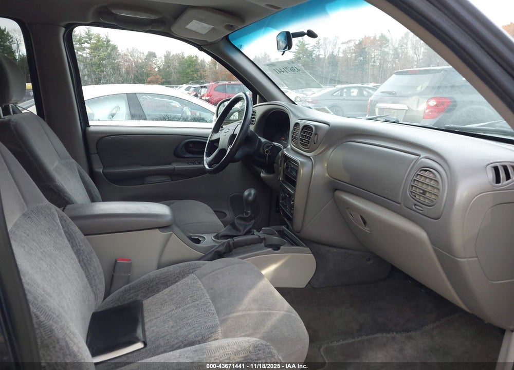 2003 CHEVROLET TRAILBLAZER LS VIN: 1GNDT13S332411808
