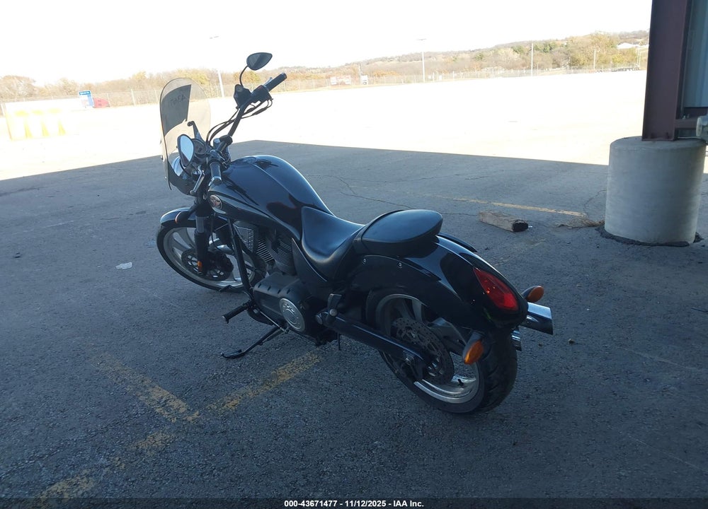 2005 VICTORY MOTORCYCLES VEGAS VIN: 5VPAB16D653008982