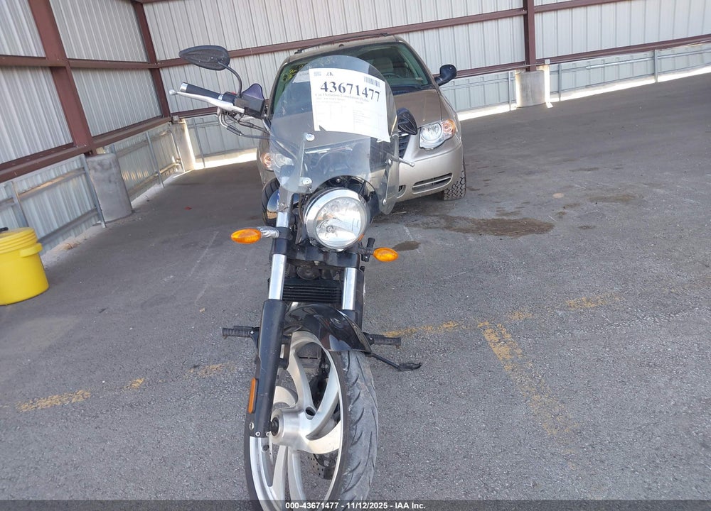 2005 VICTORY MOTORCYCLES VEGAS VIN: 5VPAB16D653008982