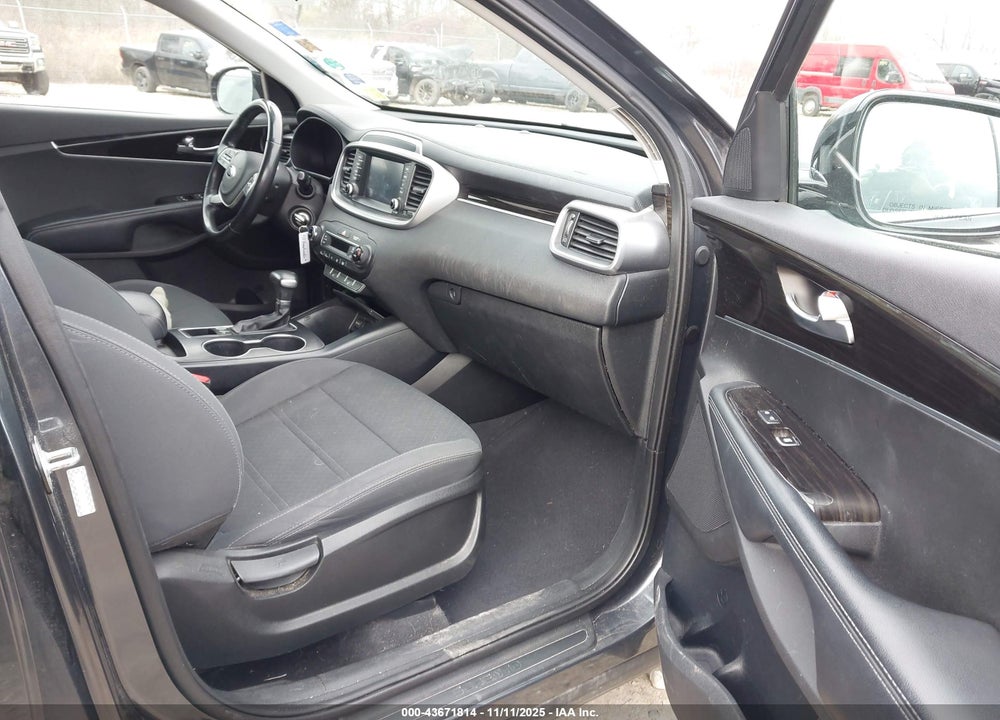 2019 KIA SORENTO 3.3L S VIN: 5XYPGDA56KG603706