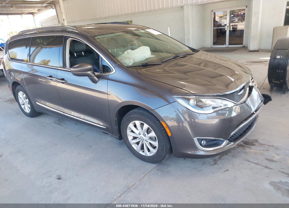 2019 CHRYSLER PACIFICA TOURING L VIN: 2C4RC1BG0KR731633