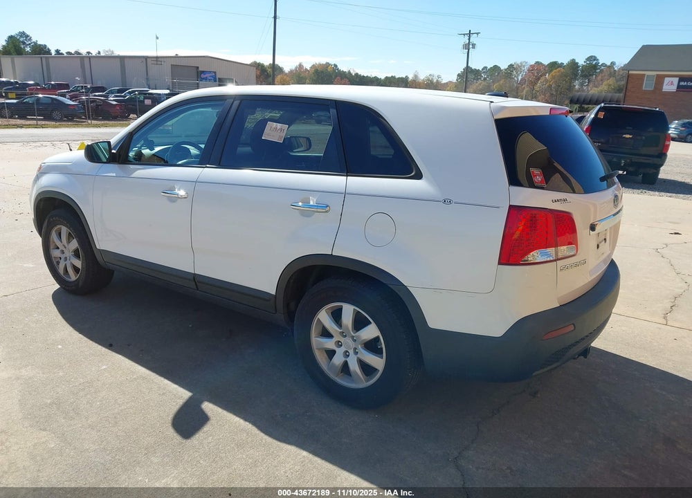 2011 KIA SORENTO VIN: 5XYKT3A14BG018636