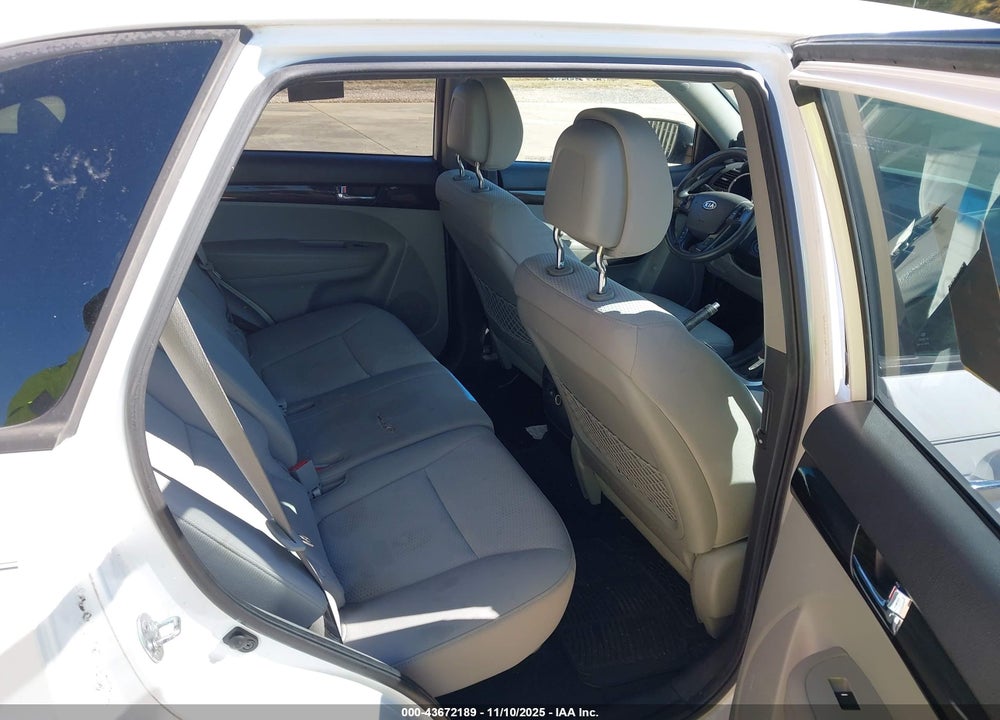2011 KIA SORENTO VIN: 5XYKT3A14BG018636
