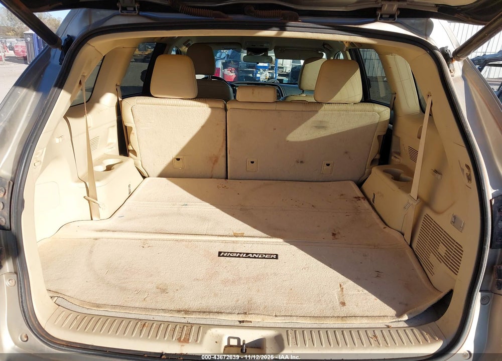 2014 TOYOTA HIGHLANDER LE PLUS V6 VIN: 5TDZKRFH0ES010390