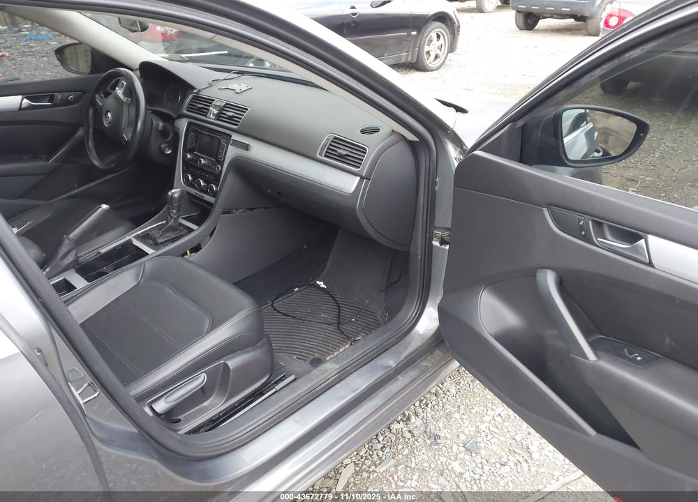2012 VOLKSWAGEN PASSAT 2.5L SE VIN: 1VWBP7A35CC011985