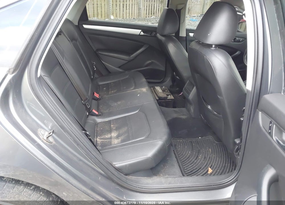 2012 VOLKSWAGEN PASSAT 2.5L SE VIN: 1VWBP7A35CC011985
