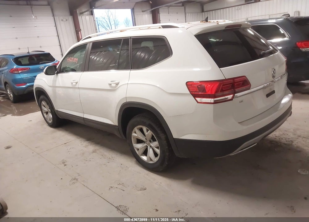 2018 VOLKSWAGEN ATLAS VIN: 1V2KR2CA3JC575657
