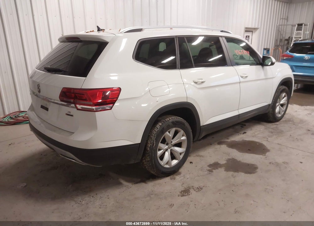 2018 VOLKSWAGEN ATLAS VIN: 1V2KR2CA3JC575657
