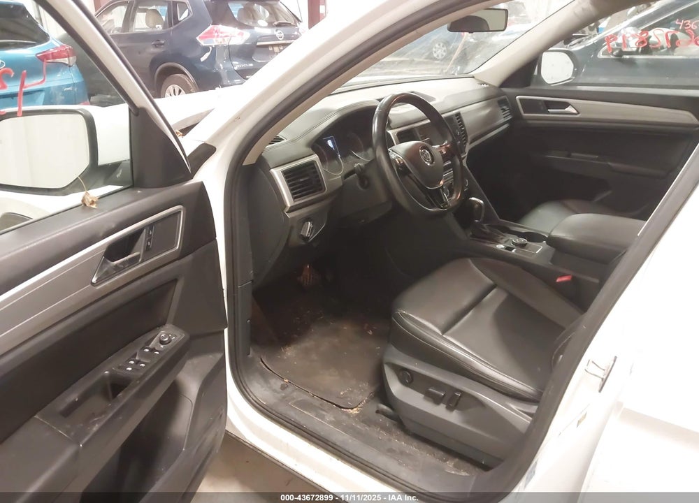 2018 VOLKSWAGEN ATLAS VIN: 1V2KR2CA3JC575657