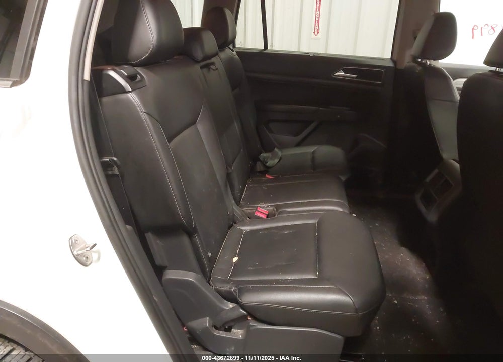 2018 VOLKSWAGEN ATLAS VIN: 1V2KR2CA3JC575657