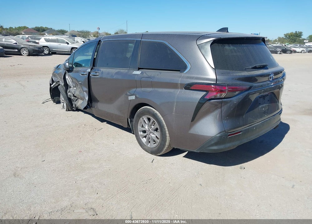 2022 TOYOTA SIENNA XLE VIN: 5TDYRKEC5NS118749
