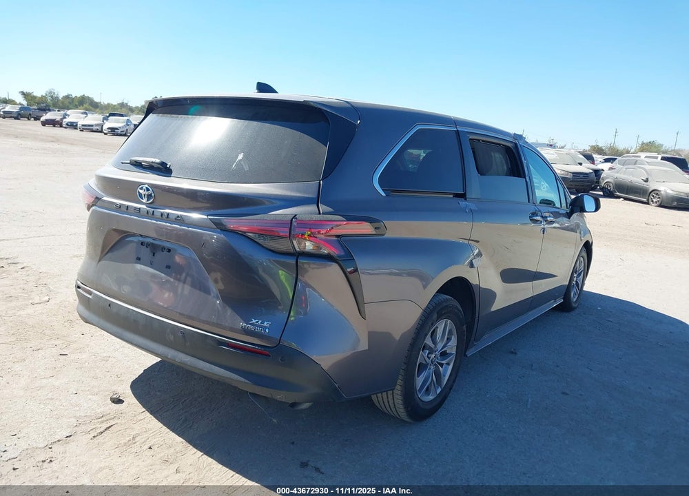 2022 TOYOTA SIENNA XLE VIN: 5TDYRKEC5NS118749