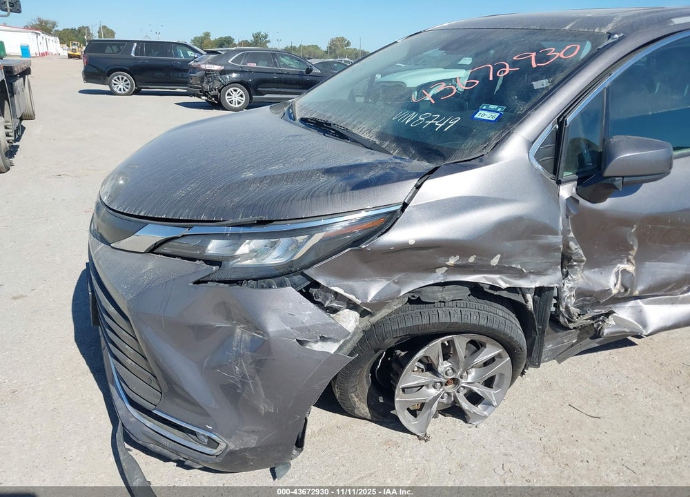 2022 TOYOTA SIENNA XLE VIN: 5TDYRKEC5NS118749