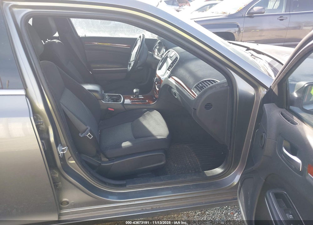 2012 CHRYSLER 300 VIN: 2C3CCAAG4CH261528