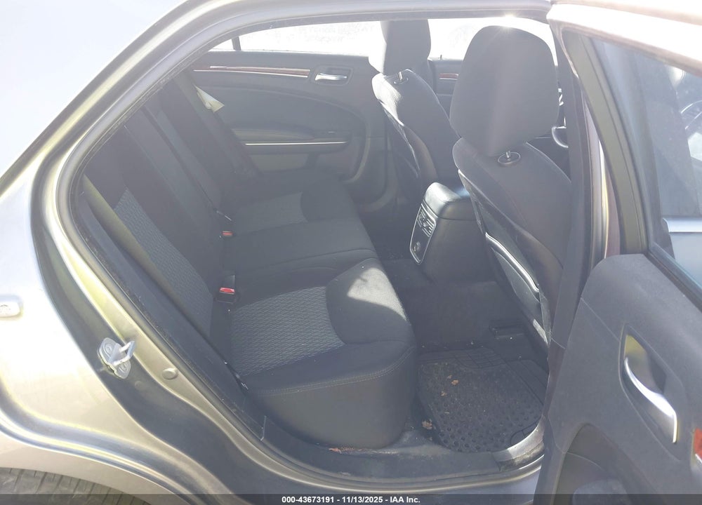 2012 CHRYSLER 300 VIN: 2C3CCAAG4CH261528