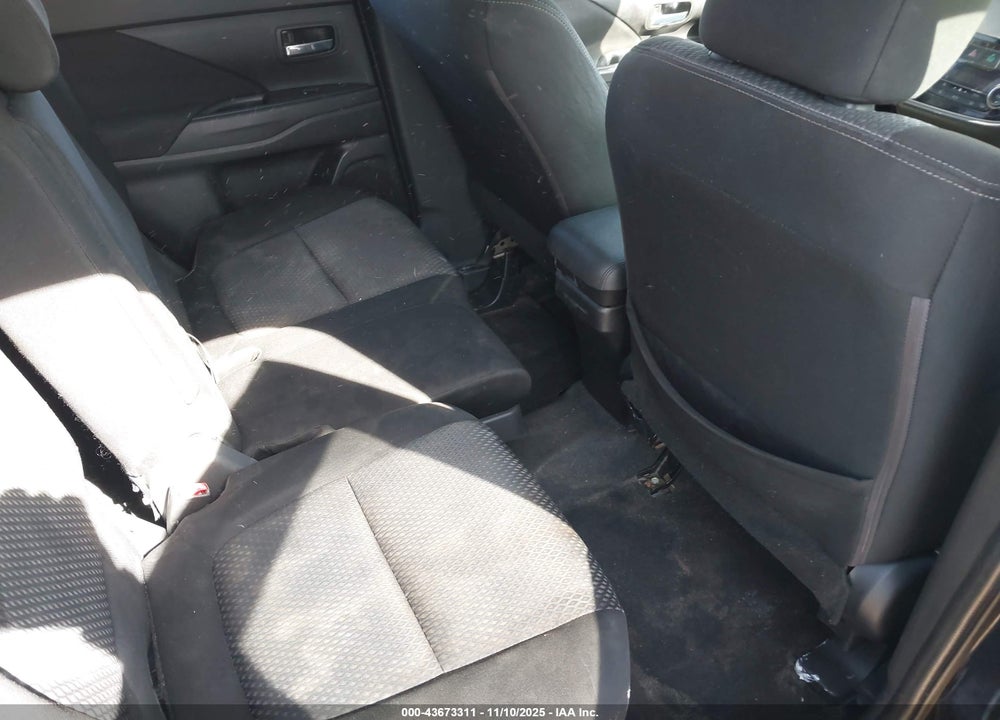 2017 MITSUBISHI OUTLANDER ES VIN: JA4AD2A34HZ014739