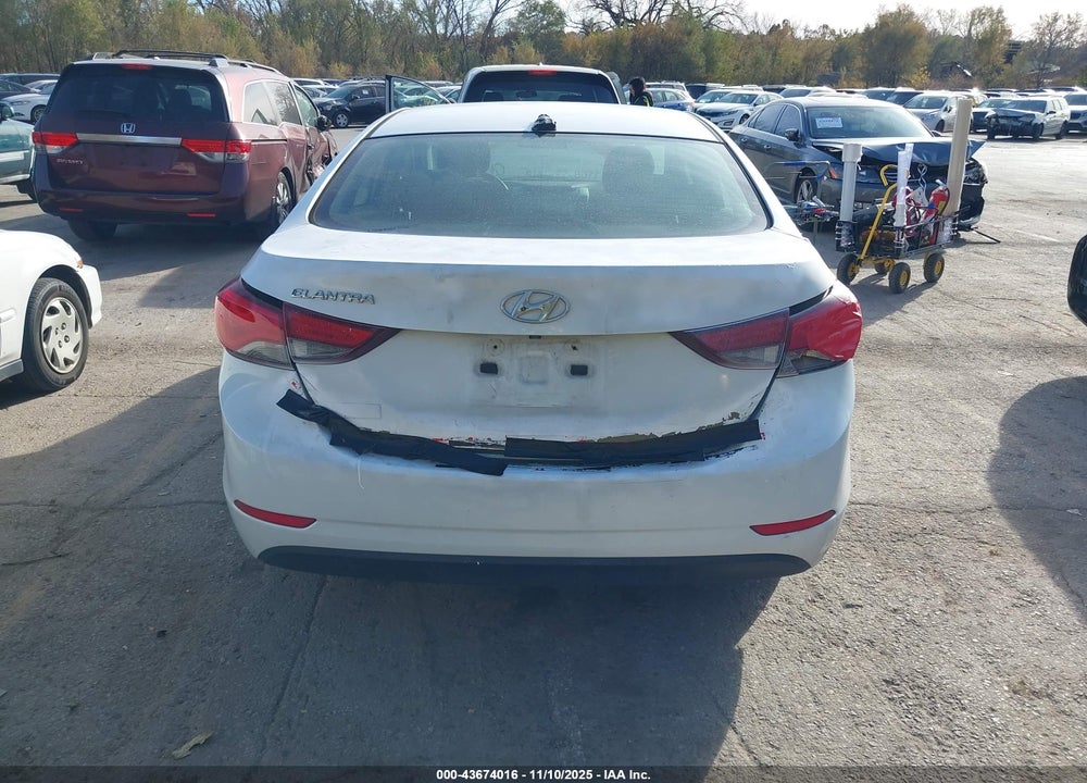 2016 HYUNDAI ELANTRA SE VIN: 5NPDH4AE9GH752207