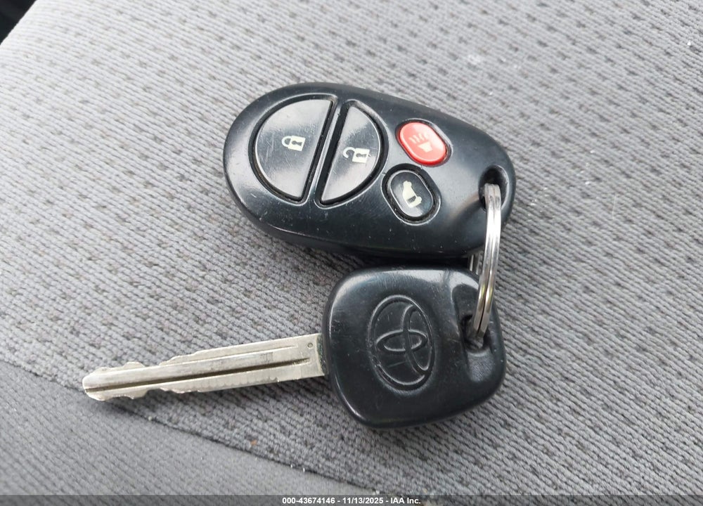 2005 TOYOTA SIENNA LE VIN: 5TDZA23C85S352799
