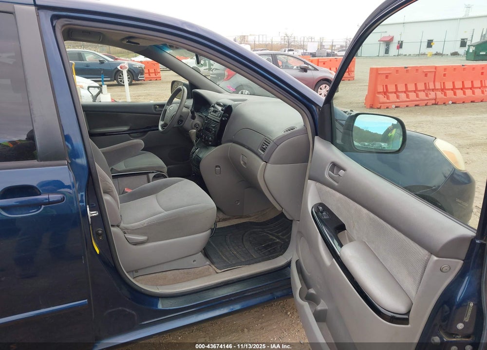 2005 TOYOTA SIENNA LE VIN: 5TDZA23C85S352799