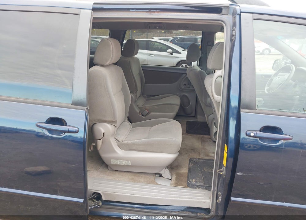 2005 TOYOTA SIENNA LE VIN: 5TDZA23C85S352799