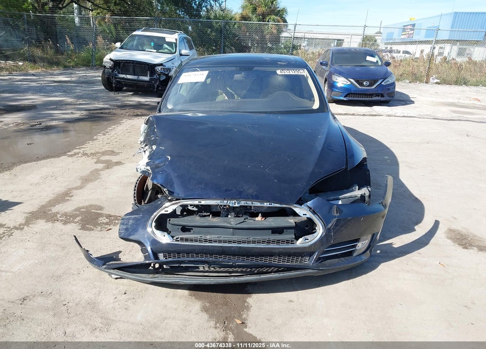 2014 TESLA MODEL S P85 VIN: 5YJSA1H15EFP43884