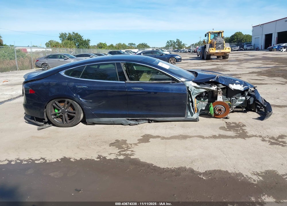 2014 TESLA MODEL S P85 VIN: 5YJSA1H15EFP43884