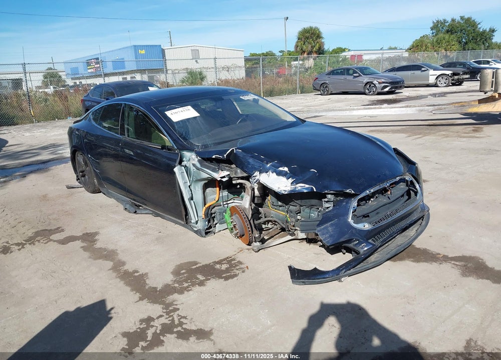 2014 TESLA MODEL S P85 VIN: 5YJSA1H15EFP43884