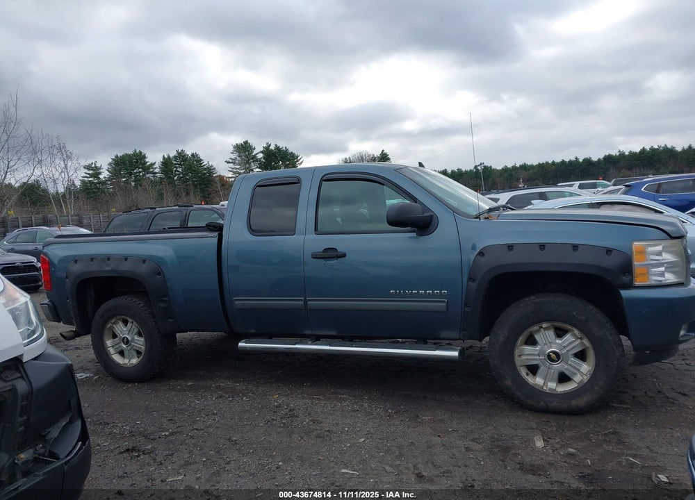 2011 CHEVROLET SILVERADO 1500 LT VIN: 1GCRKSE35BZ361402