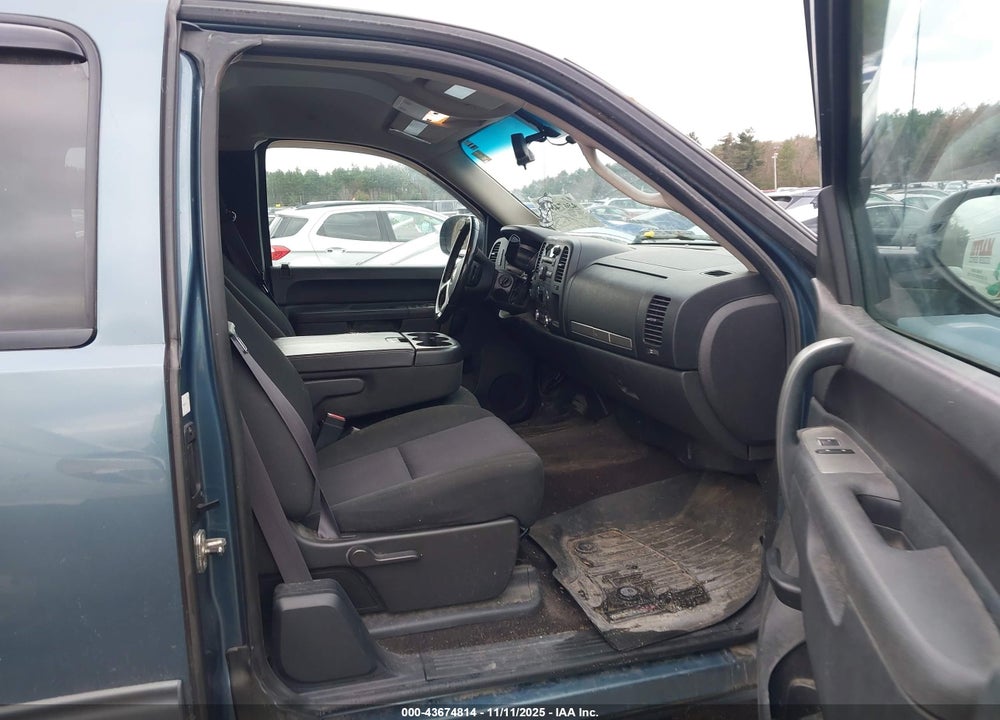 2011 CHEVROLET SILVERADO 1500 LT VIN: 1GCRKSE35BZ361402