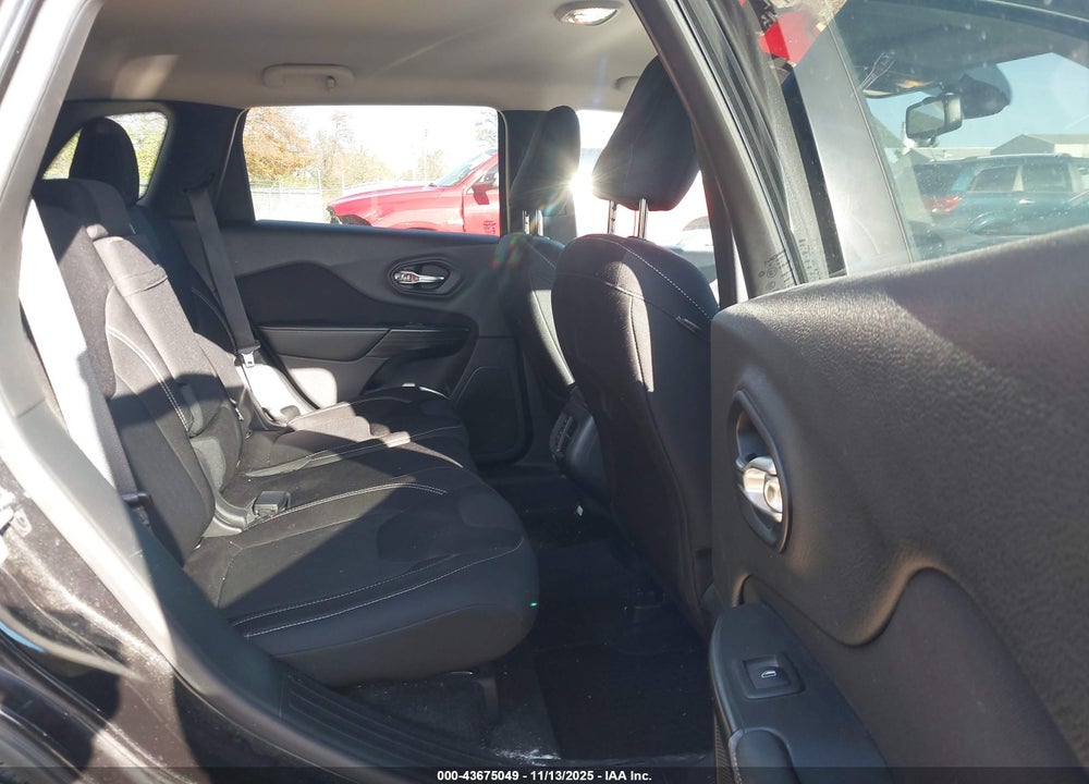 2015 JEEP CHEROKEE LATITUDE VIN: 1C4PJLCB9FW712006
