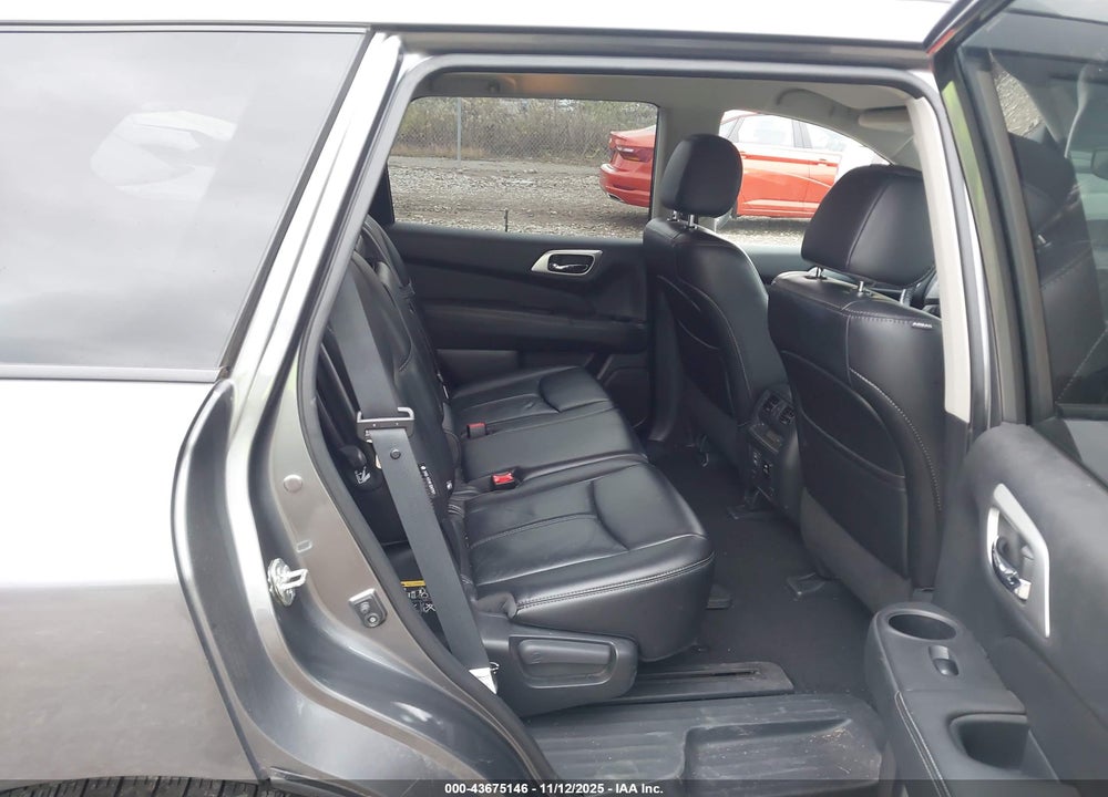 2018 NISSAN PATHFINDER SL VIN: 5N1DR2MM8JC613477
