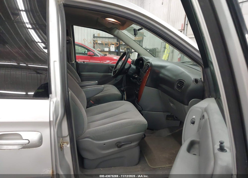 2006 CHRYSLER TOWN & COUNTRY VIN: 1A4GP45R96B755583