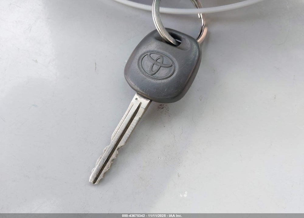 2011 TOYOTA YARIS VIN: JTDKT4K31B5332050