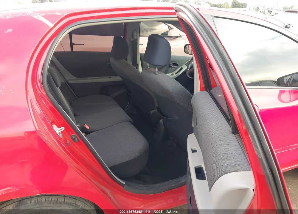 2011 TOYOTA YARIS VIN: JTDKT4K31B5332050