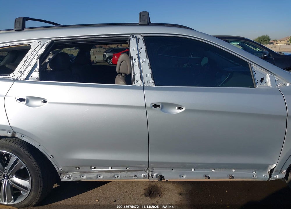 2015 HYUNDAI SANTA FE LIMITED VIN: KM8SRDHF1FU121857