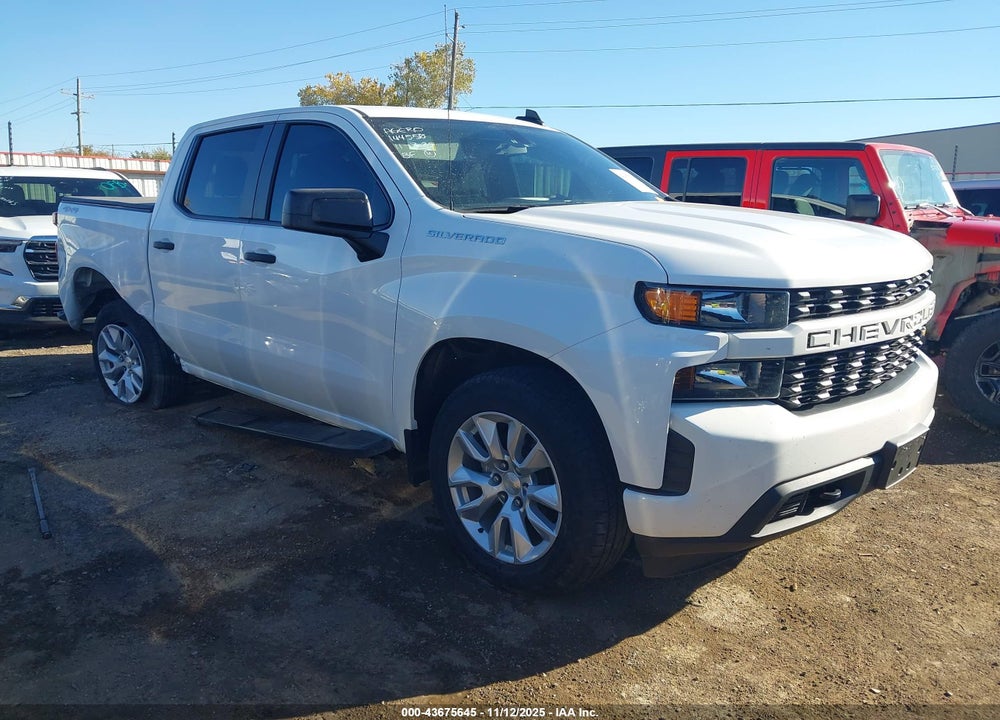 2021 CHEVROLET SILVERADO 1500 4WD  SHORT BED CUSTOM VIN: 3GCPYBEK0MG366460