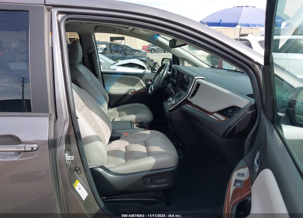 2017 TOYOTA SIENNA LIMITED PREMIUM 7 PASSENGER VIN: 5TDYZ3DC9HS880462