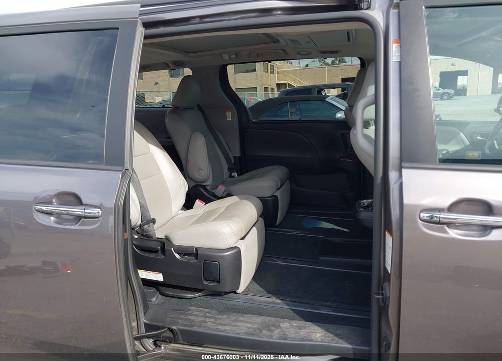 2017 TOYOTA SIENNA LIMITED PREMIUM 7 PASSENGER VIN: 5TDYZ3DC9HS880462