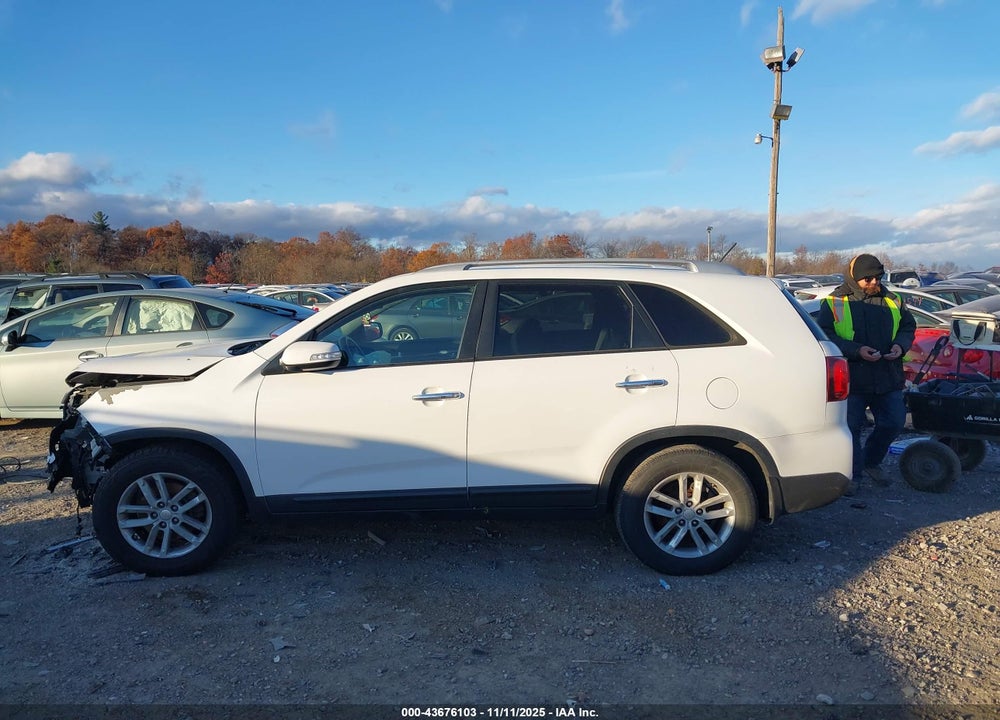 2014 KIA SORENTO LX VIN: 5XYKT4A6XEG517687