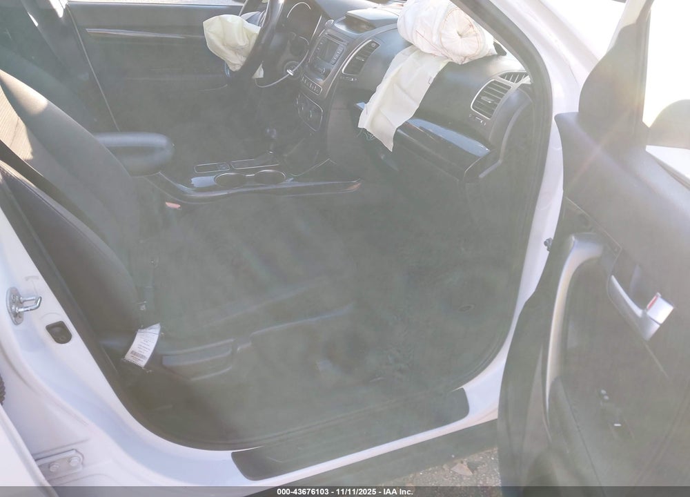 2014 KIA SORENTO LX VIN: 5XYKT4A6XEG517687