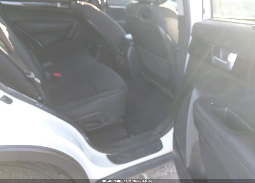 2014 KIA SORENTO LX VIN: 5XYKT4A6XEG517687