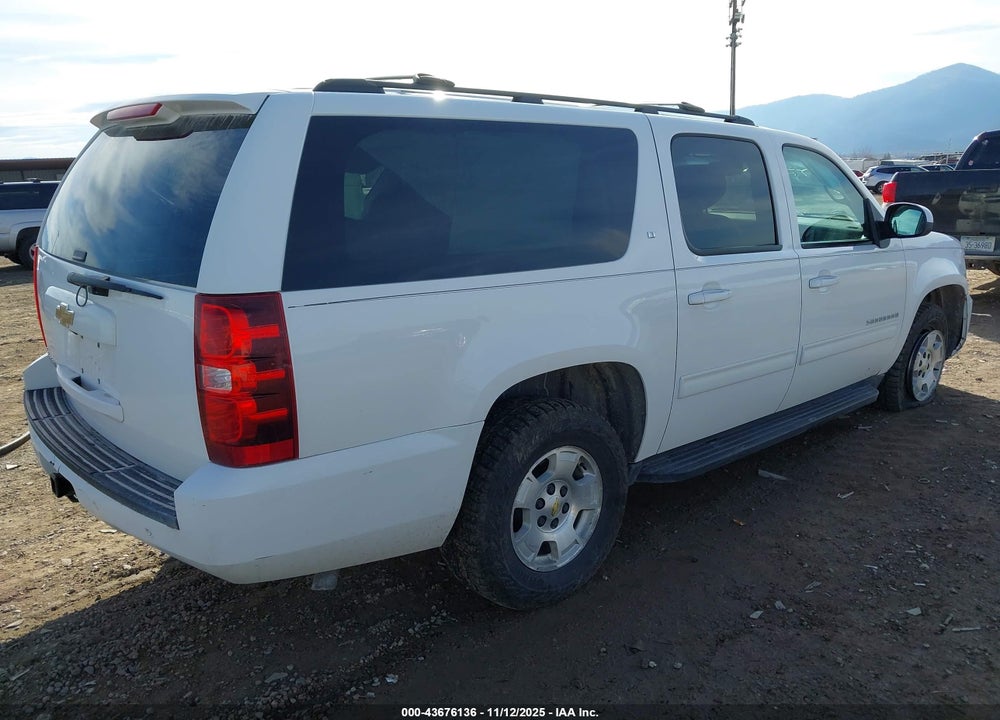 2014 CHEVROLET SUBURBAN 1500 LT VIN: 1GNSKJE76ER234362