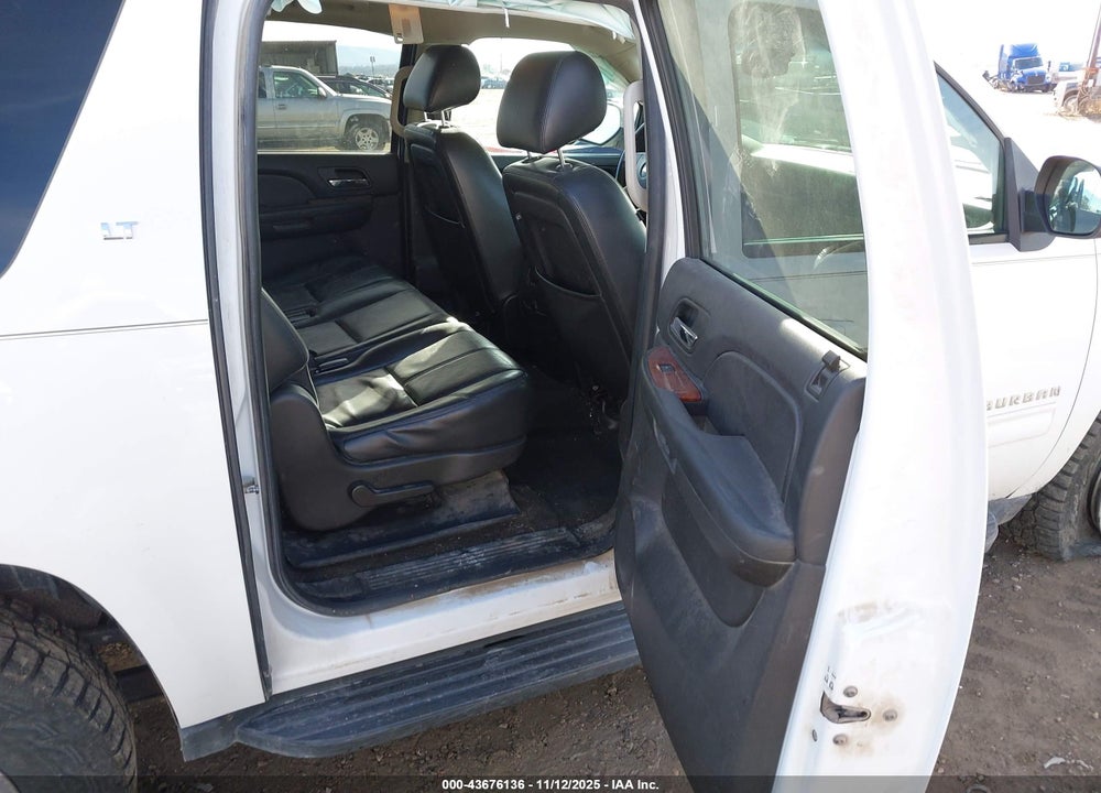 2014 CHEVROLET SUBURBAN 1500 LT VIN: 1GNSKJE76ER234362