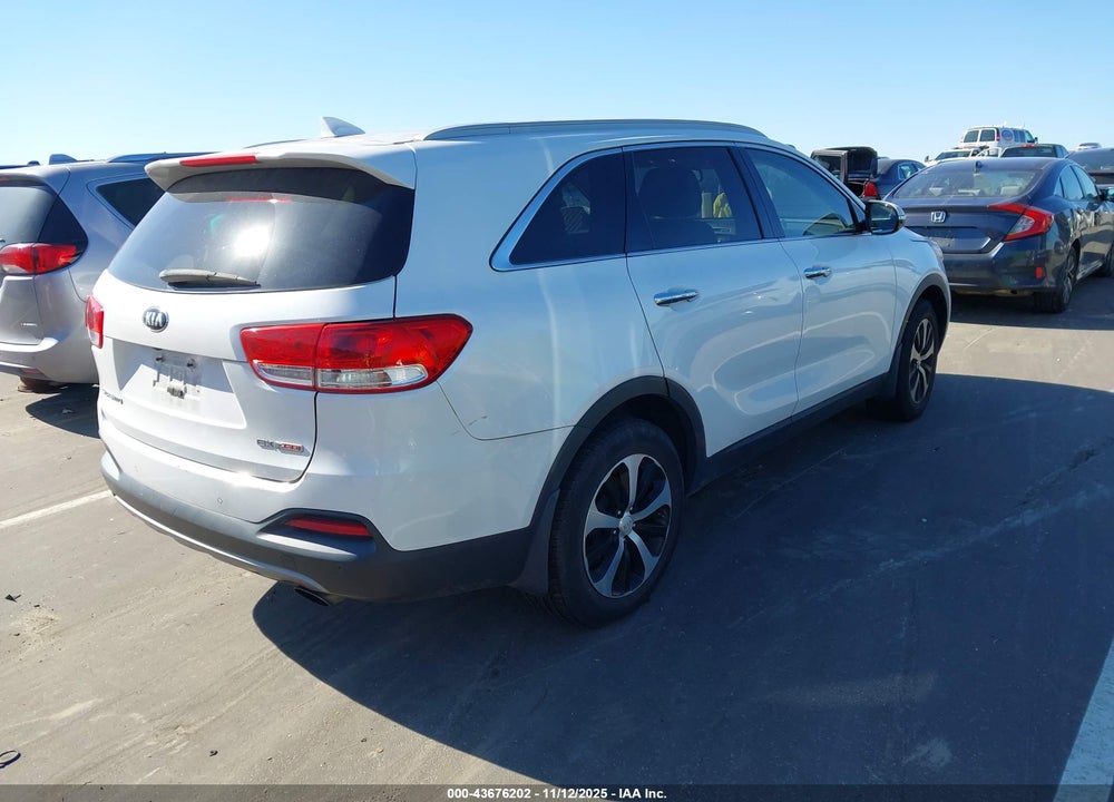 2016 KIA SORENTO VIN: 5XYPH4A10GG035101