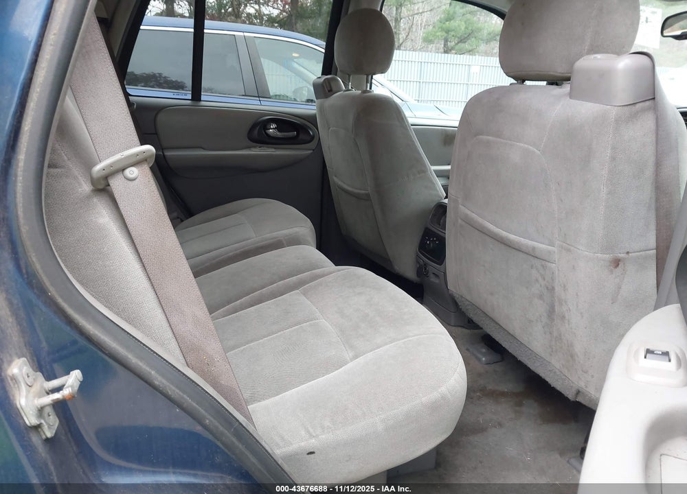 2006 CHEVROLET TRAILBLAZER LS VIN: 1GNDT13S762306810