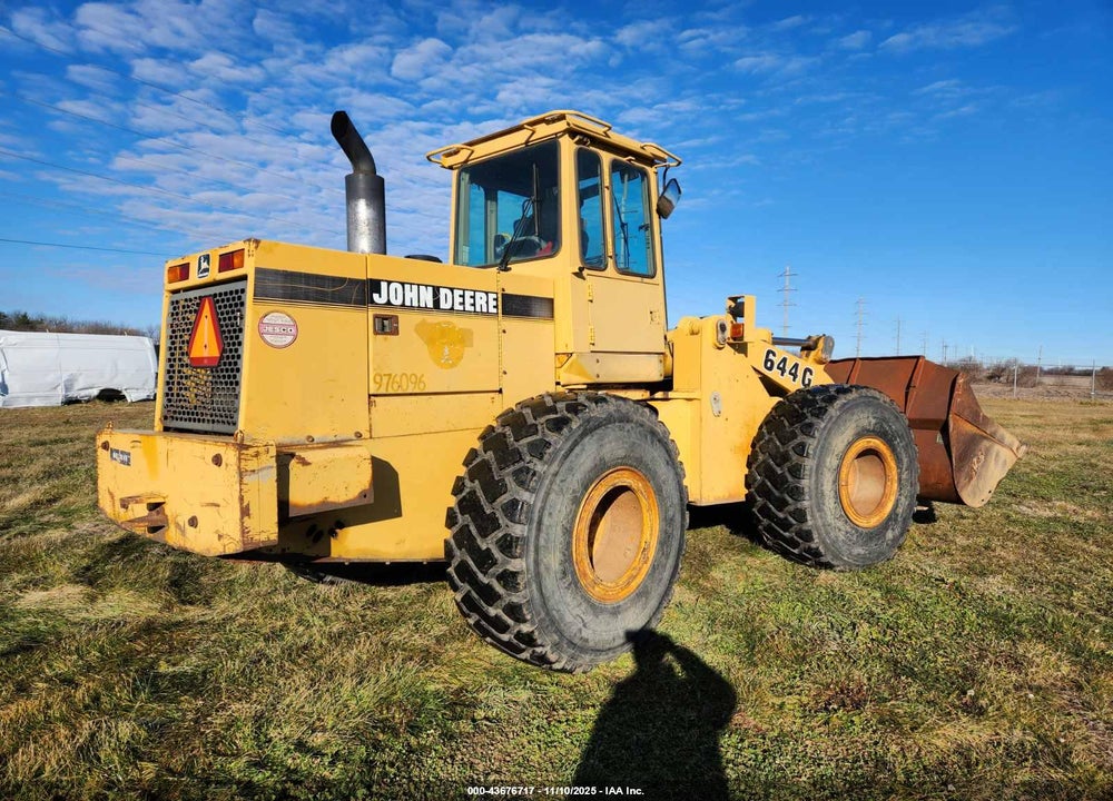 1997 JOHN DEERE 644 G VIN: RG6081H032972