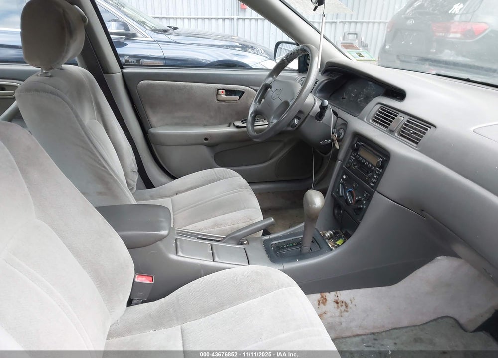 2001 TOYOTA CAMRY CE VIN: 4T1BG22K11U071521