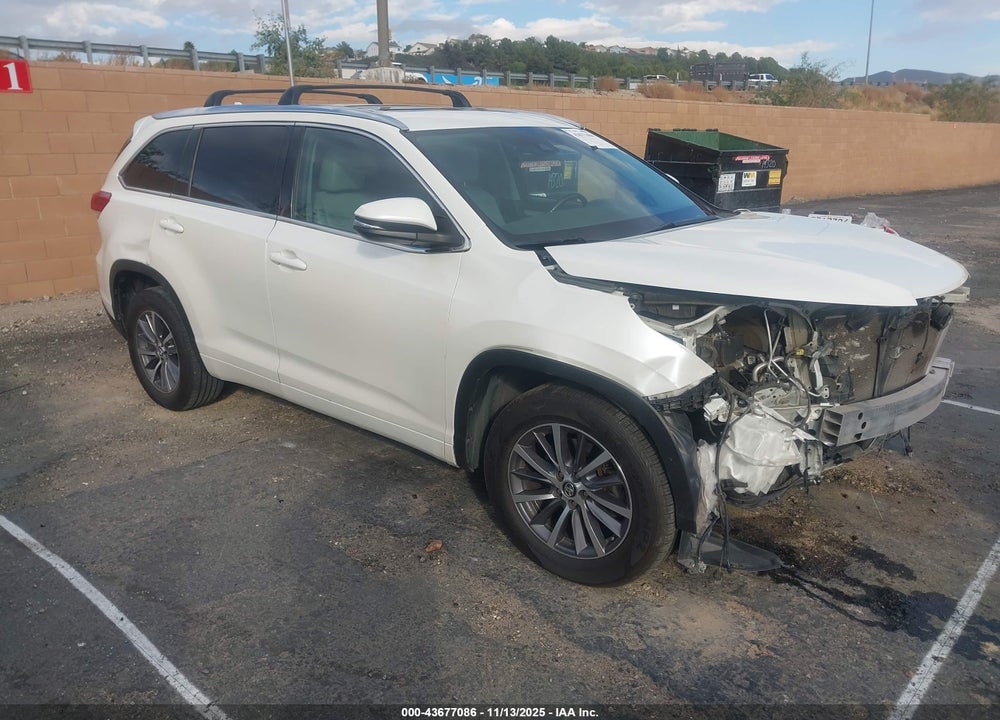 2018 TOYOTA HIGHLANDER XLE VIN: 5TDKZRFH3JS540070